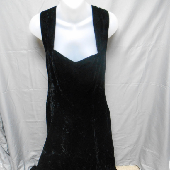 Exclusively Gantos Dresses & Skirts - NWT Exclusively Gantos black velour mid calf dress